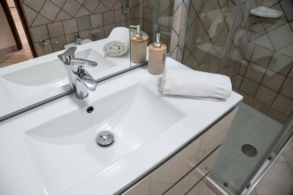 Susu Apartment บรินดิซิ ภายนอก รูปภาพ